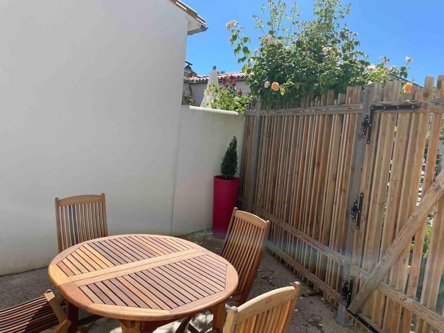 Maison De Vacances La Flotte 00491Ui Exterior foto